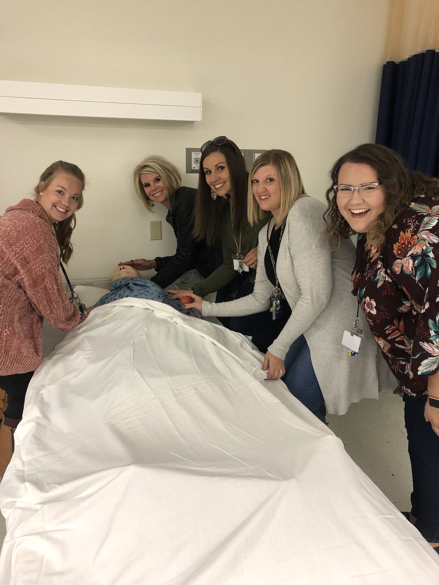 uplandheights's tweet photo. Students - while you were home sleeping this morning, UH teachers were learning about all the amazing opportunities you will have when you get to high school. The things you are learning now will help  prepare you for those years!  #theFrenshipway https://t.co/6jBhAPSA3G
