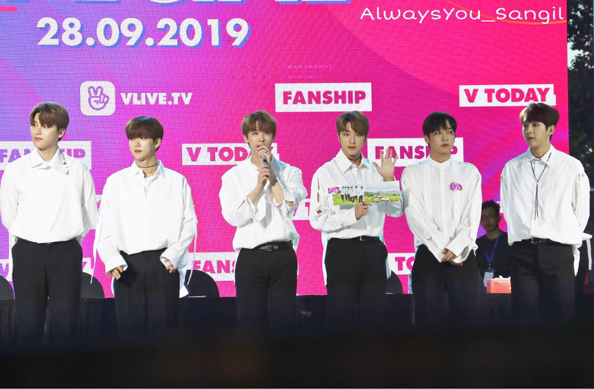 AlwaysyouSangil's tweet photo. Vlive Vheartbeat in Vietnam
#taewoong #suhyun #sangil #woosung #sangho #sebin #SNUPER
#alwaysyouSangil #Vietnam https://t.co/BMexKT00no