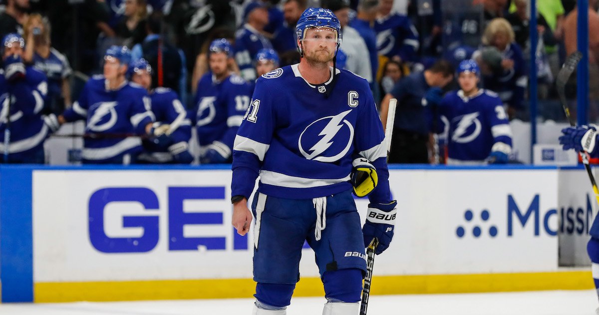 theScore's tweet photo. Steven Stamkos calls out Lightning after mediocre start to the season. https://t.co/SayNG42Juw https://t.co/v5DlXYBkd1