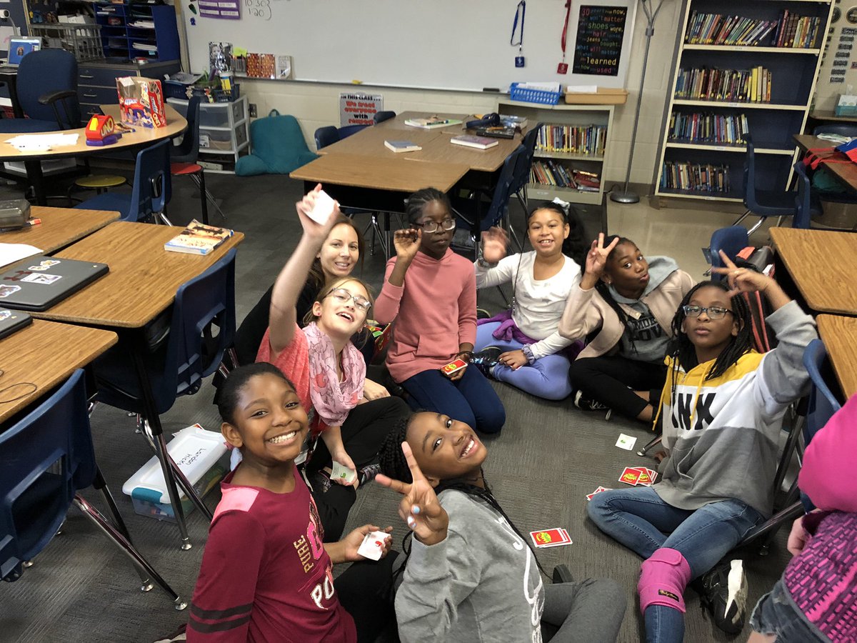 kcline1227's tweet photo. Indoor recess with Team Perseverance! #D2 #dileydelegates #teacherstudentrecess #DMSPride @DMS_Proud @dileyprincipal @PLSD https://t.co/pStyefZlwu