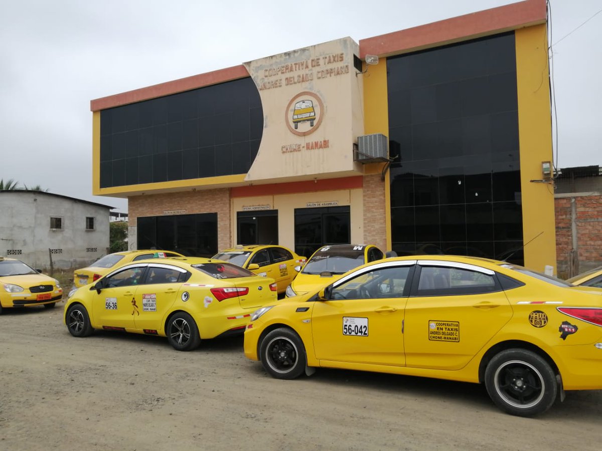 eldiarioec's tweet photo. 🔴 #Ecuador #ElParoEnManabí #ParoDeTransporteEC
Taxistas de Chone están paralizados y anuncian una marcha pacífica ►►https://t.co/tGmduRzqyO https://t.co/gGkzrcFmwT