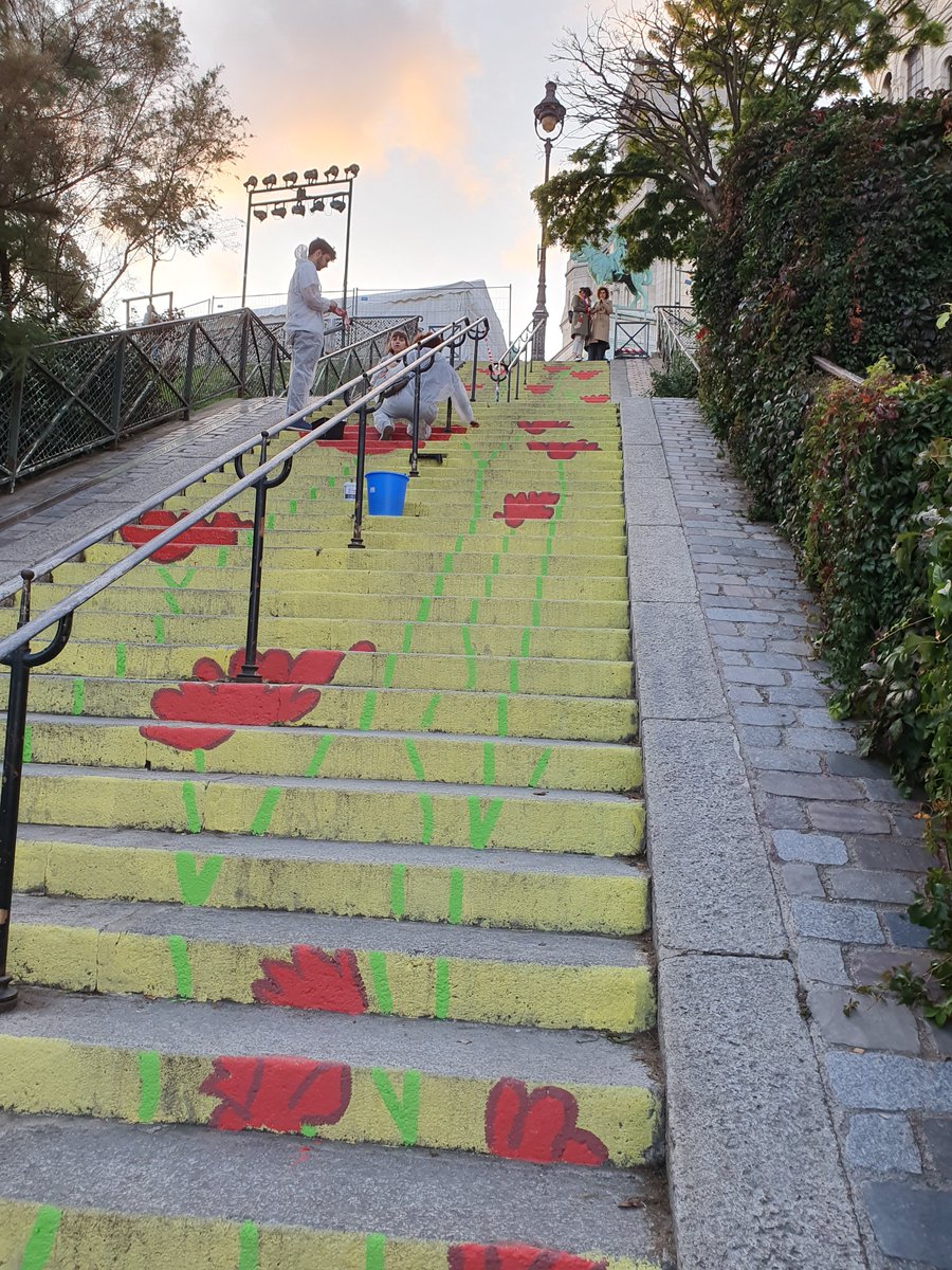 FDVMontmartre's tweet photo. Les escaliers sont prêts à vous accueillir en couleurs pour la @FDVMontmartre grâce aux écoles du 18e et du collectif SV ! RDV du 9 au 13 oct dans tout le 18e ! Prog et infos https://t.co/JwqTMT92Ee
#FDVM2019 #fetedesvendanges #colors #stairwaytoheaven #montmartre #paris18 https://t.co/Xzm5dXdnkK