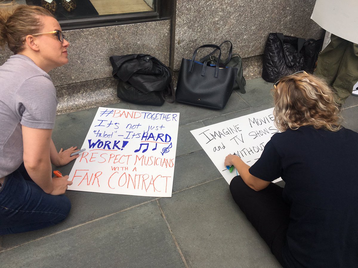 The_AFM's tweet image. #UnionMusicians getting ready outside @NBCUniversal to rally for a fair contract #BandTogether #1U