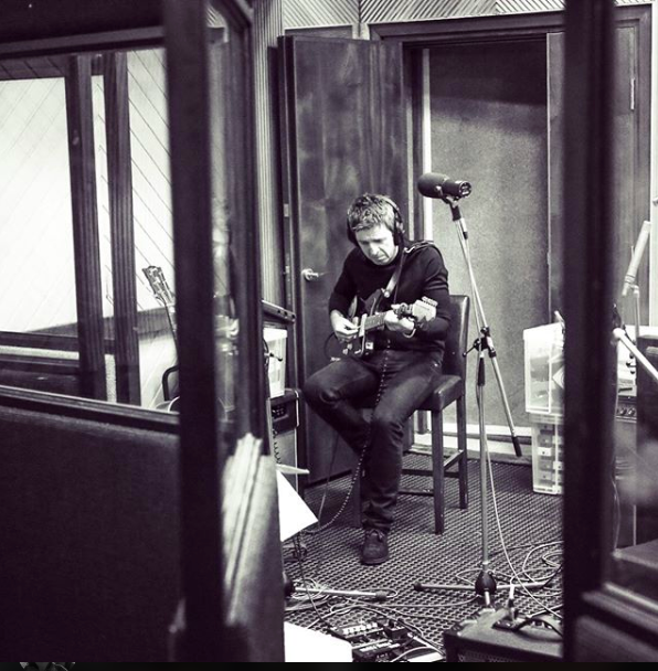 NoelGallagher's tweet photo. #Throwback to photographer Sharon Latham capturing an intimate studio session with Noel earlier this year. 
RT @snappershaz / Instagram https://t.co/1axc6ioqlH