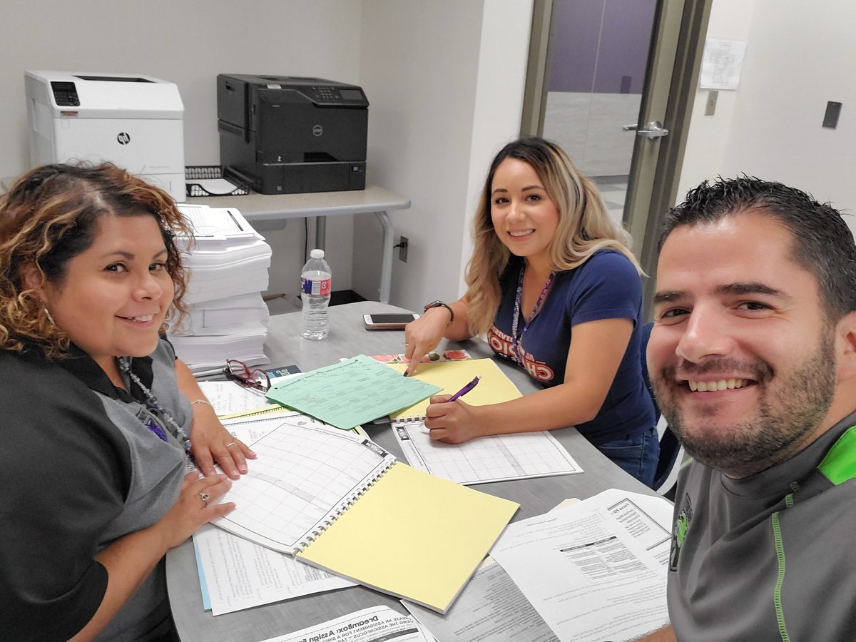 engarza12's tweet photo. Getting a head start on 2nd 9wks! Mathematicians learn and grow together! #PISDMATHMATICS #pisdmathchat #bestmathcoach https://t.co/h9wpuLRgLK