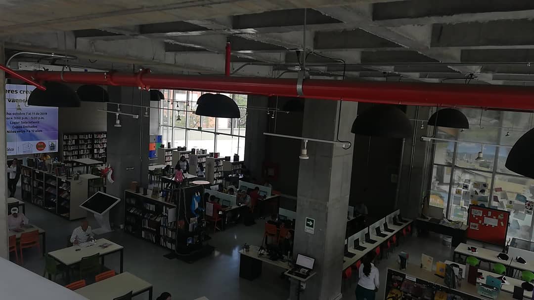 Con la viajadera termino trabajo en muchas lugares, entonces busco espacios interesantes donde voy, hoy en la biblioteca de Sabaneta Juan Carlos Montoya #tranquilo #amigable #bueno para #trabajar respiro #Paz #recomendado #AmoLoQueHago #ImproParaLaVida @Medellín @sabanetadetodos