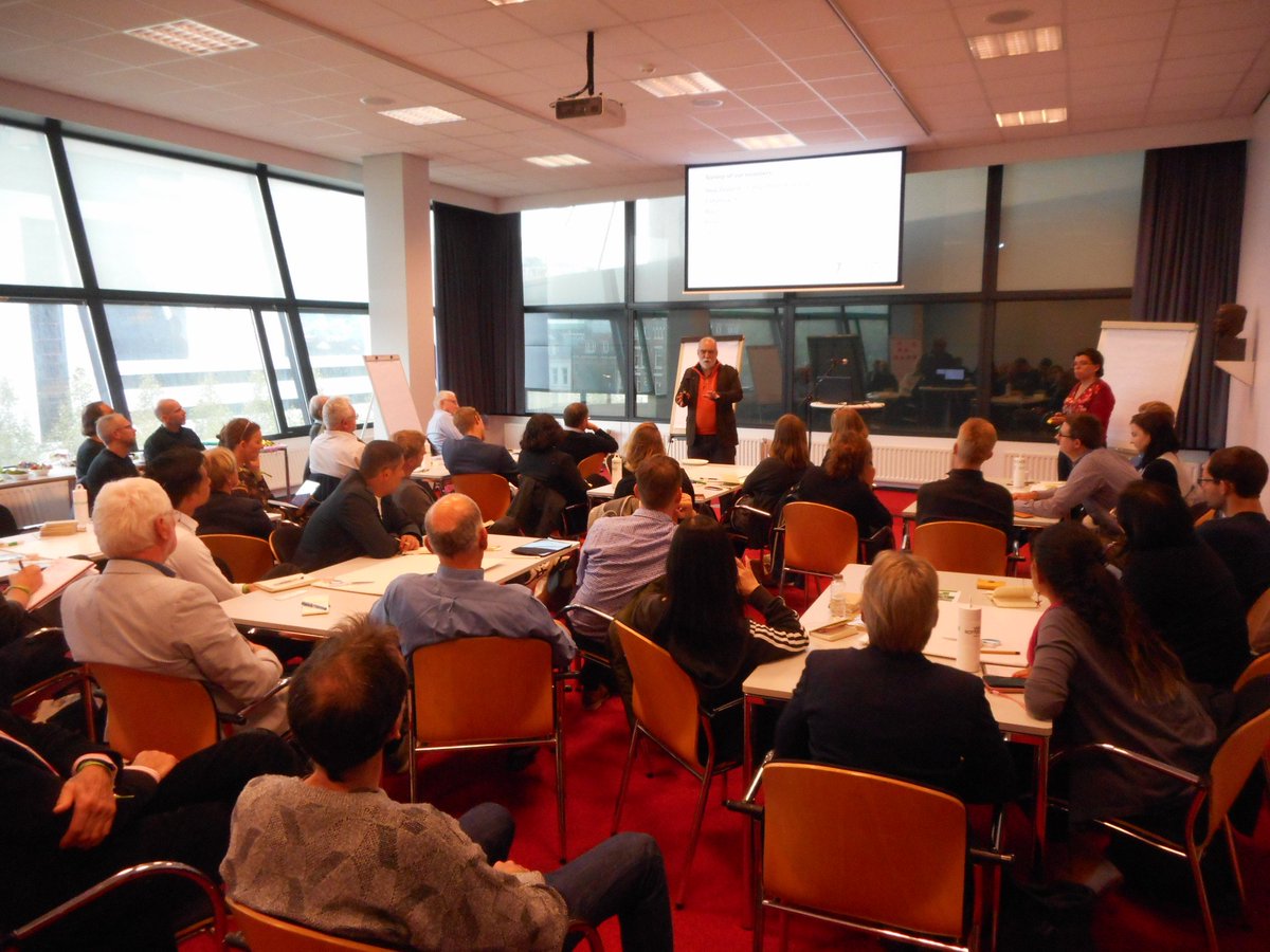Pablo_PC_Mob's tweet photo. Micromobilities are growing rapidly in our cities... What will be their future? How can we better integrate them on existing streets? These are the questions we are discussing this afternoon in the "Micromobilities" workshop at #Walk21Rotterdam.
https://t.co/DGcjfc6G3C https://t.co/GBgTUuXFpC