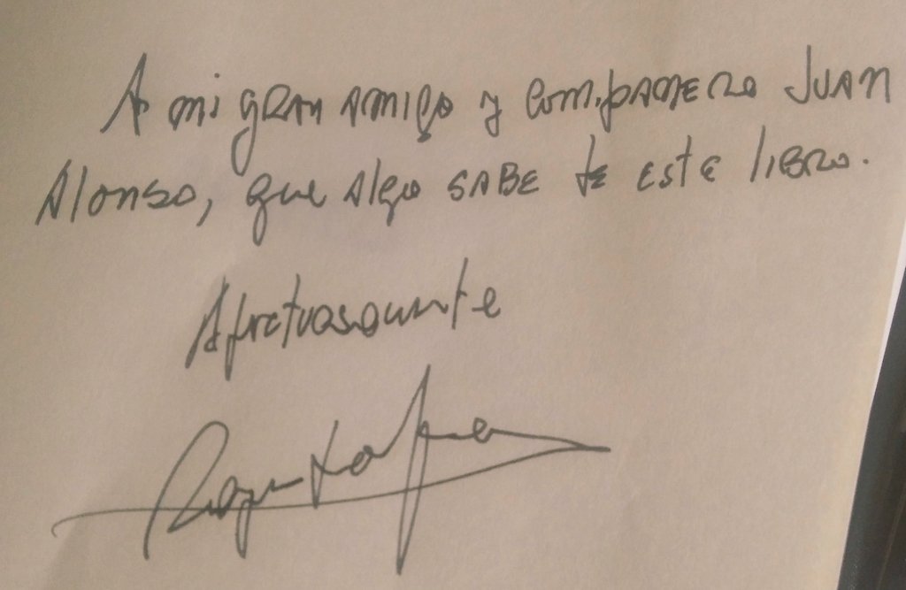 jotaalonso's tweet photo. La primera vez que pisé una redacción me sentaron a su lado y tuve un ataque de pánico. No logré escribir una sola palabra. Con los años @Ragendorfer se convirtió en un maestro y un amigo. Su libro sobre Patricia Bullrich es una perla de principio a fin. Vayan y cómprenlo ya. https://t.co/sqPvqTOsBF
