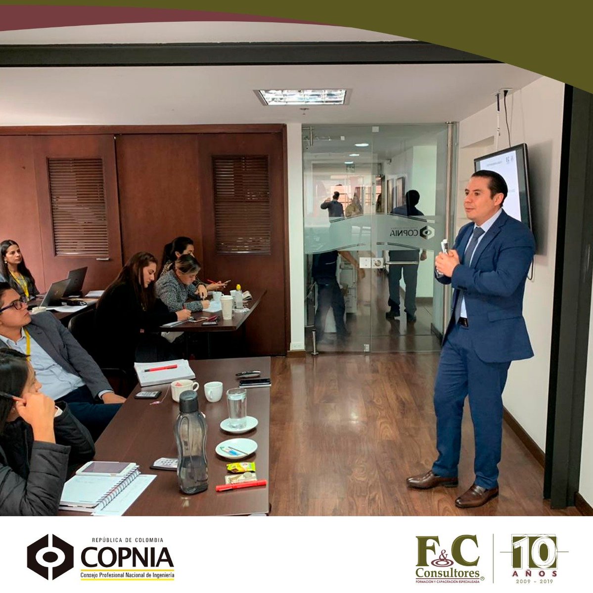 FYC_Consultores's tweet image. #simultaneamente nos encontramos desde @copnia
en un taller sobre, ¿Cómo hacer pliegos de cargos? 

#fyc #incompany #capacitacion #10años
