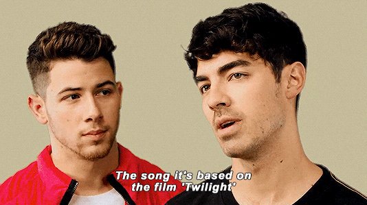 ganguejobros's tweet image. OLHA A CARA DO KEVIN E DO NICK OLHANDO PRO JOE FALANDO QUE ONLY HUMAN É  SOBRE CREPÚSCULO HAHAHAHAHAHAHAHAHA o Joseph, ele se supera demais, eu não aguento