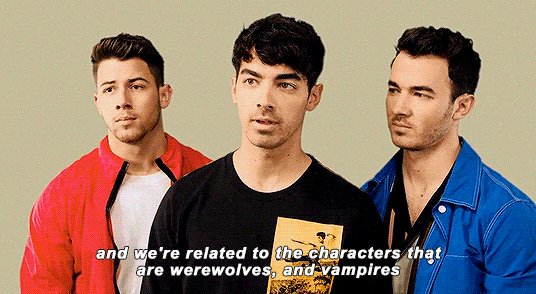 ganguejobros's tweet image. OLHA A CARA DO KEVIN E DO NICK OLHANDO PRO JOE FALANDO QUE ONLY HUMAN É  SOBRE CREPÚSCULO HAHAHAHAHAHAHAHAHA o Joseph, ele se supera demais, eu não aguento