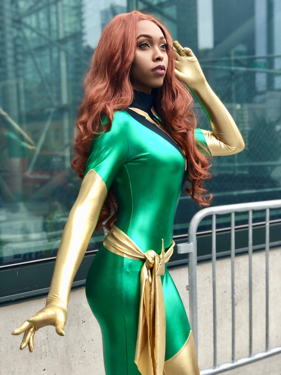 I was cosplaying Jean Grey for approximately two hours yesterday at NYCC 😅 BIG thanks to <a href="/xkirakelly/">Kira Kelly</a> for letting me borrow her costume. I can only dream of being as rad as her. 

I’m tired but had so much fun meeting so many of you!!