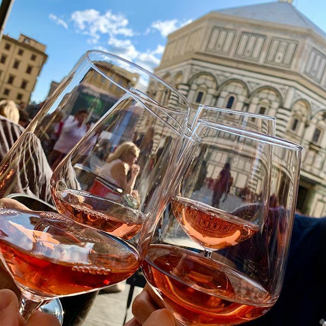 DCGU3's tweet photo. We arrived in #florence
.
.
.
#drinks #italy #friends #goodtimes https://t.co/Pfg0V4tOJf https://t.co/VzEJFRwNL9