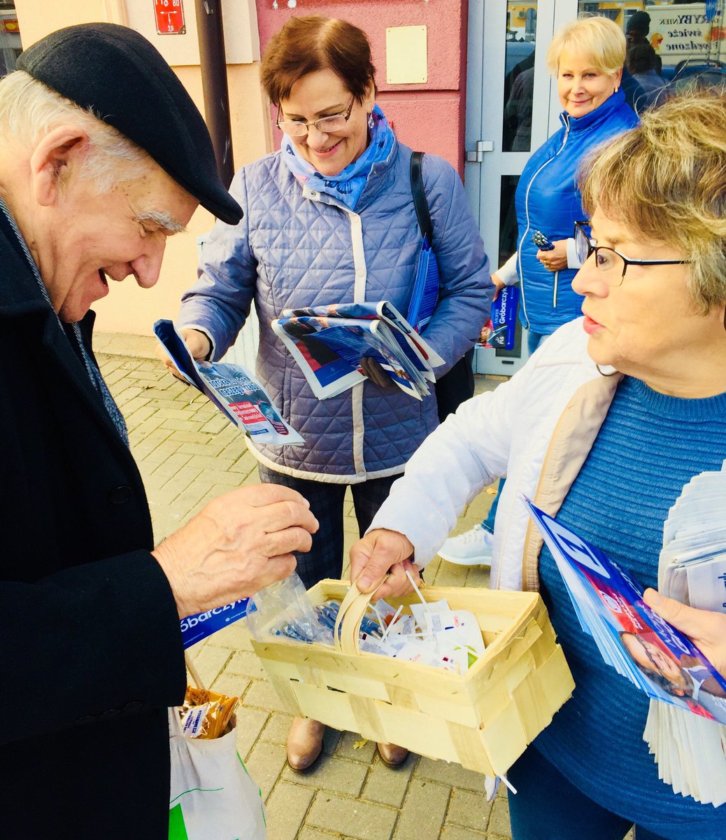 popieramy's tweet photo. Za nami wizyta w #Smolnica #Dębno #Pszczelnik i #Myślibórz 🇵🇱📣
Jedziemy dalej! 😎🚐
#GróbarczykTeam
#MarekGróbarczyk
#LiderListyPiS https://t.co/SstCTLrtvi