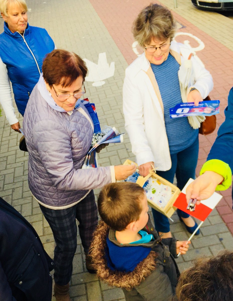 popieramy's tweet photo. Za nami wizyta w #Smolnica #Dębno #Pszczelnik i #Myślibórz 🇵🇱📣
Jedziemy dalej! 😎🚐
#GróbarczykTeam
#MarekGróbarczyk
#LiderListyPiS https://t.co/SstCTLrtvi