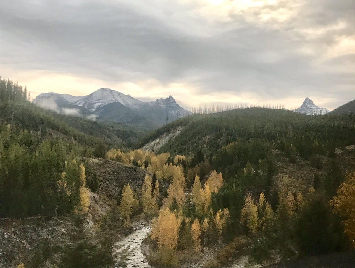 75snow's tweet photo. Glacier National  Park as seen from  #Amtrak’s Empire Builder. #EmpireBuilder https://t.co/K01wIWl1sU