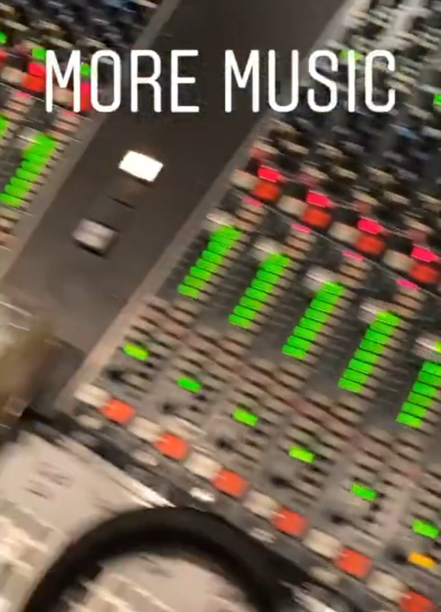 Garyismyhero's tweet photo. @GaryBarlow on #Instagram(-story) 😊 #studio #music #🎶 #orchestraday #🎧 #🎺 #🎻 #🎹 #gear #amazing #🎛 #🎚 https://t.co/4OKvL4TRt8