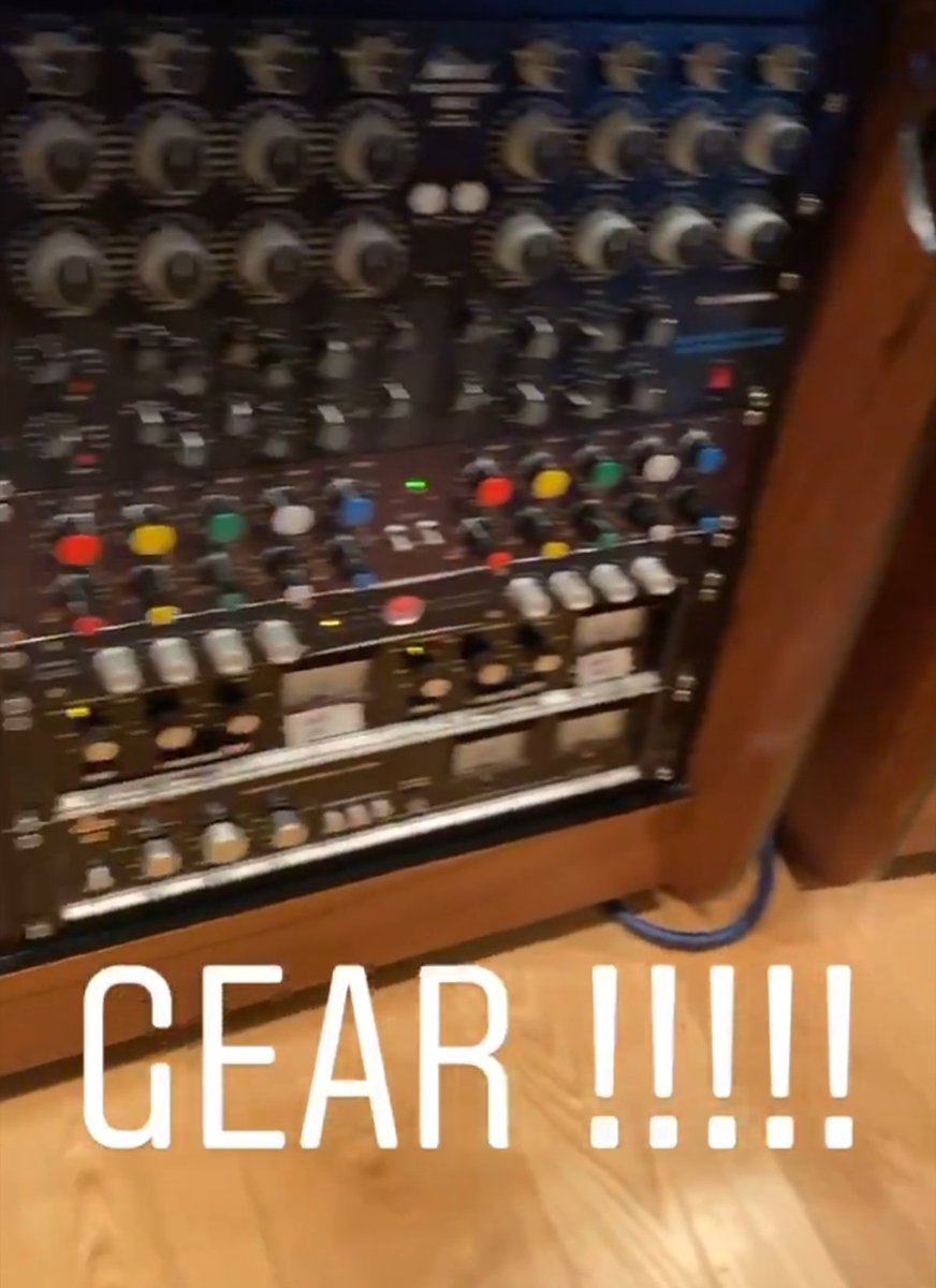 Garyismyhero's tweet photo. @GaryBarlow on #Instagram(-story) 😊 #studio #music #🎶 #orchestraday #🎧 #🎺 #🎻 #🎹 #gear #amazing #🎛 #🎚 https://t.co/4OKvL4TRt8