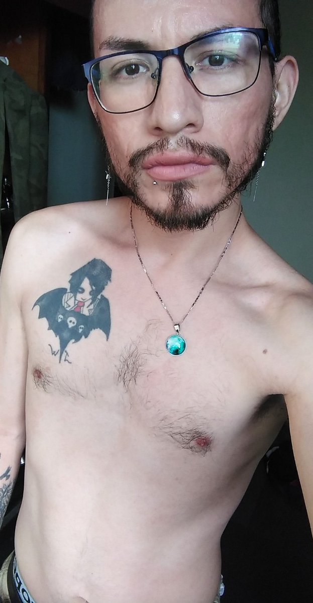 weirdowally10's tweet photo. #NonBinaryRealness #werk https://t.co/78qo4layVO