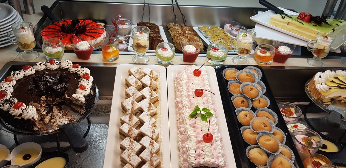deGourlay's tweet photo. Dessert bar. #Pray4Peter https://t.co/dd0tsjhGo3