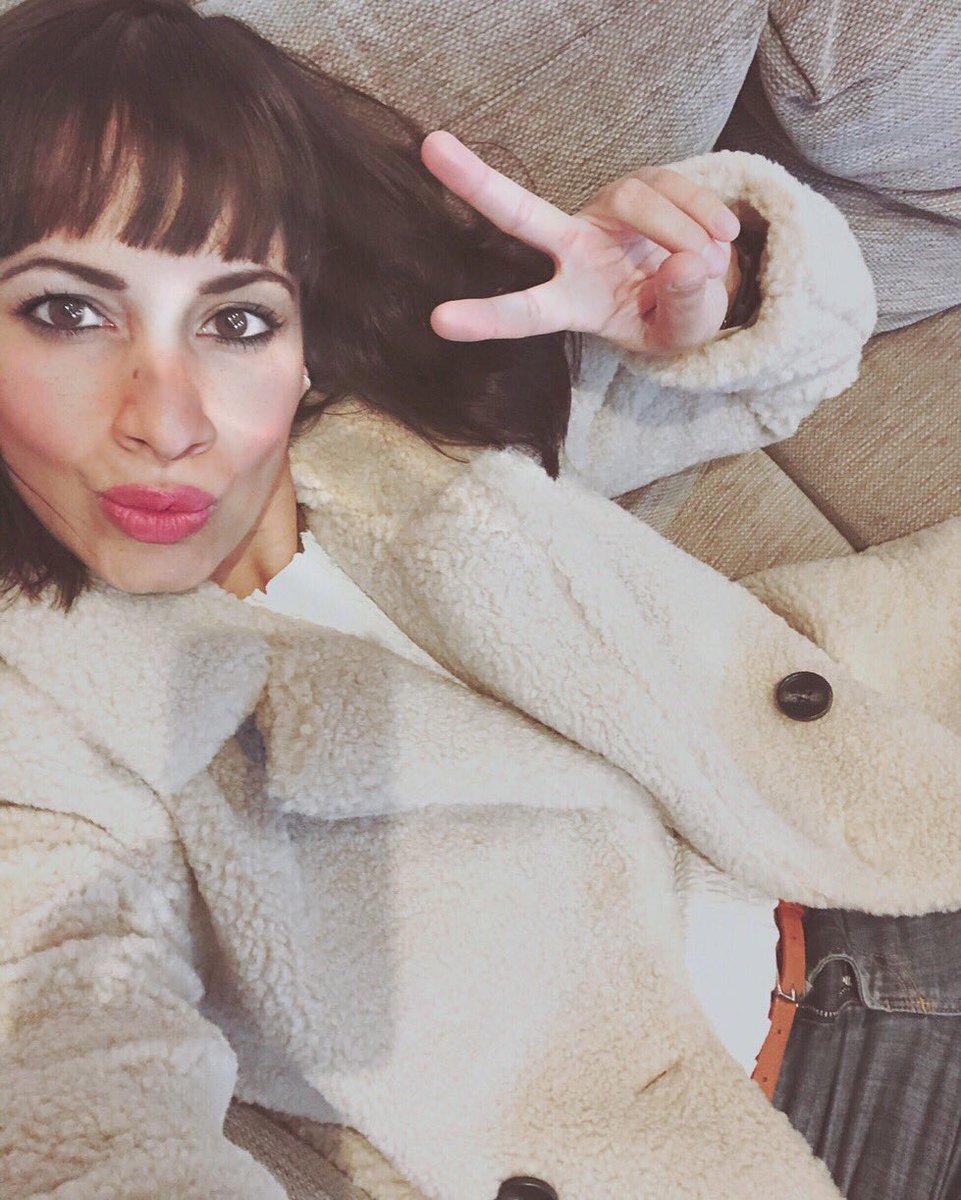 KatrinaSheikh's tweet photo. And...........relax π»π»π»
#postnights #hairwashed #lippyon #dinnerwithfriends #doctor #medicine https://t.co/N77qkLKjYH