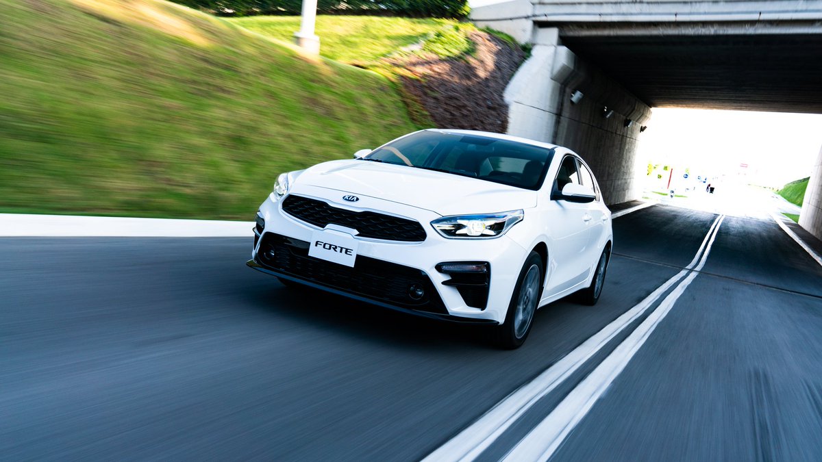 [#KIANews] Una vez más comprobamos que los mexicanos aman lo #HechoEnMéxico. 🇲🇽🚗 
 
¡En septiembre casi 5,000 personas estrenaron un #KIARio o un #KIAForte! 🎉
