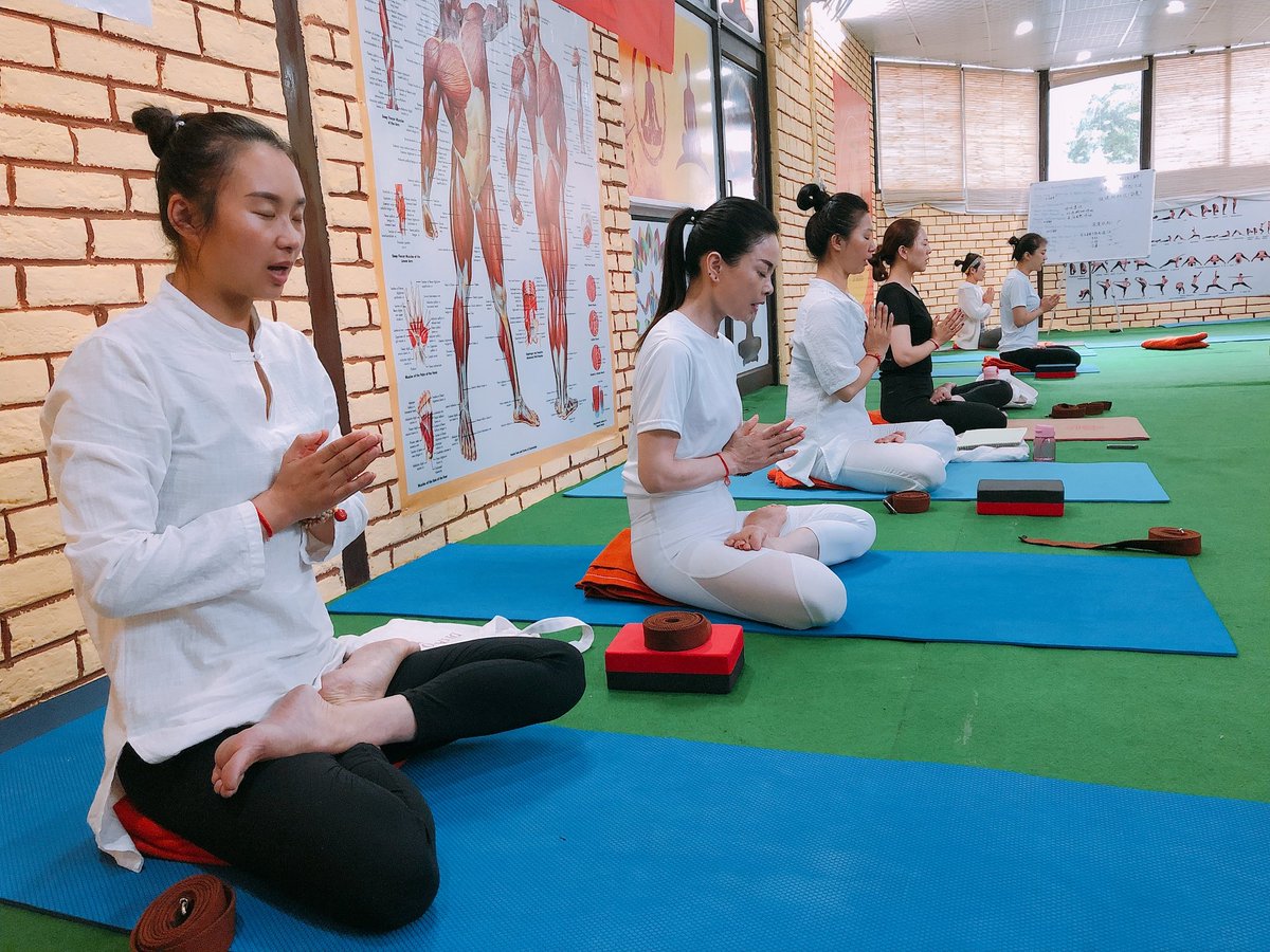 sunil_rayal's tweet photo. Know your capacities and continually improve upon them. #iyengaryogaclass #200hourteachertraining #ramjhula #rishikesh #chinesegroup 🎯⚛️☯️🕉️ https://t.co/VqjCx0iLdA
