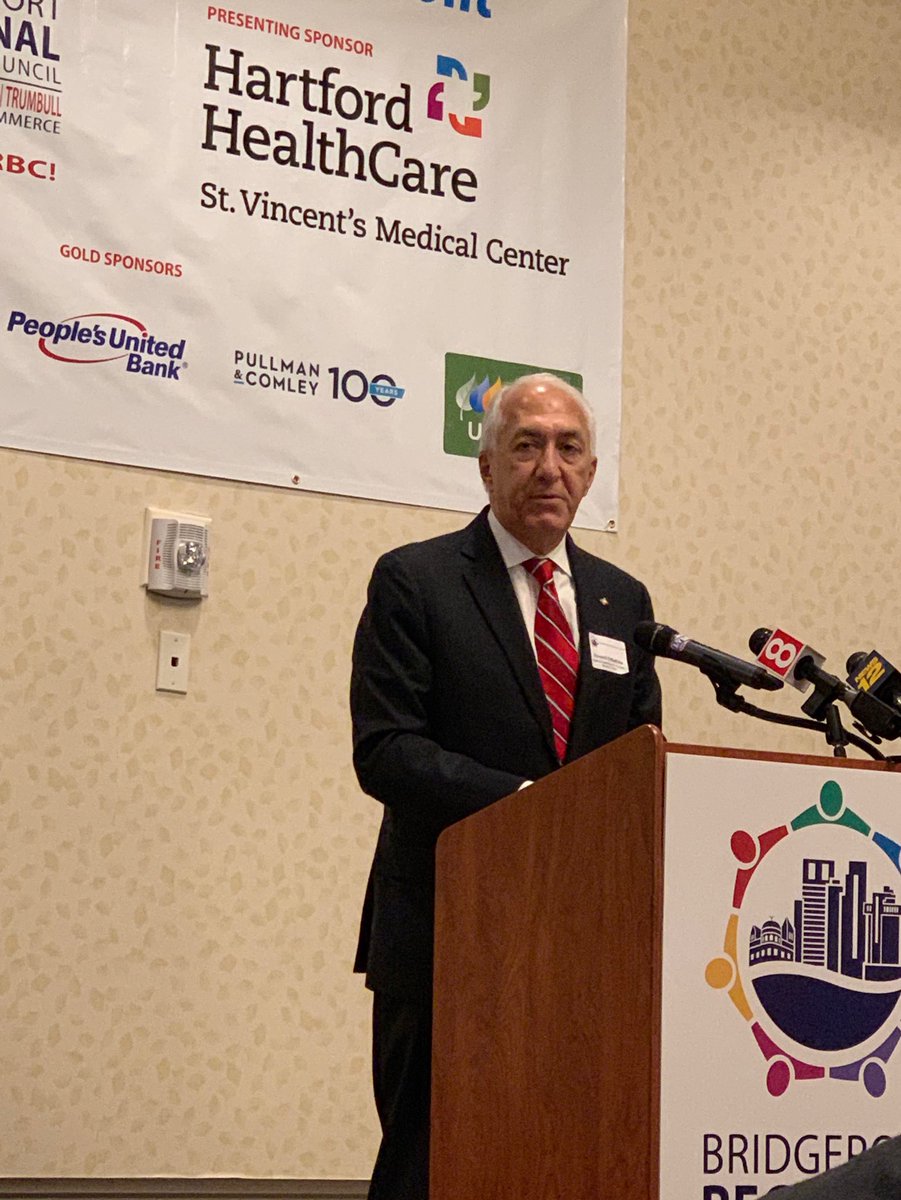 dianneauger's tweet photo. Vince DiBattista, SVP ⁦@HartfordHealthC⁩ and President ⁦@StVincentsMC⁩, introducing Governor Ned Lamont ⁦@brbc⁩ Governor’s address to the business community https://t.co/72S6vqF2Lv