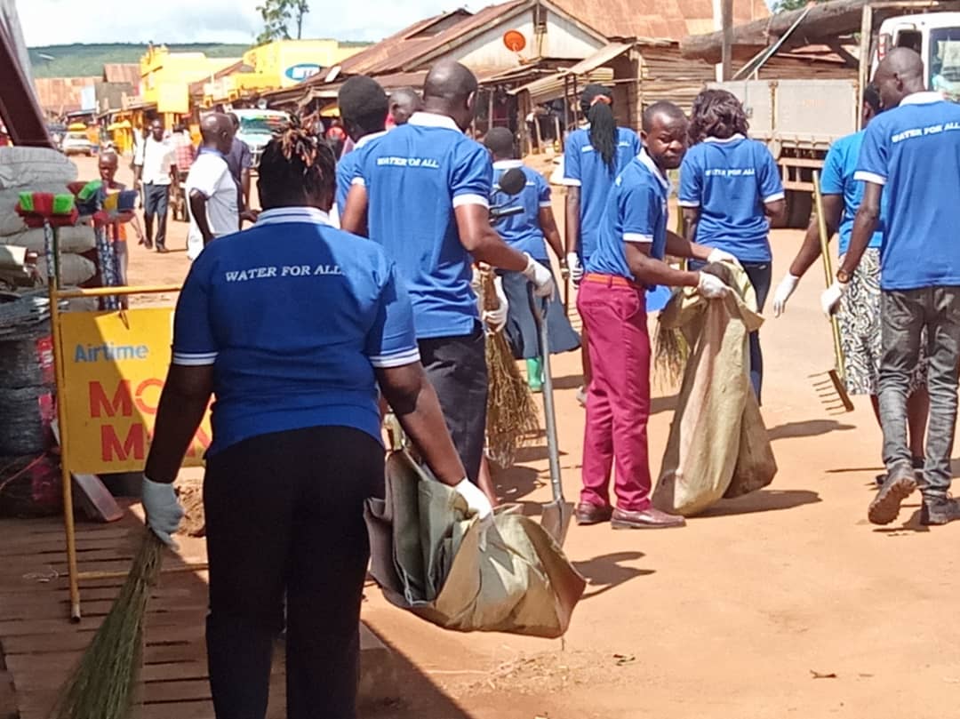 nwscug's tweet photo. Community Connect:
Today NWSC Mbale Area team joined our customers, the local leadership and other stakeholders to clean Sironko Town council.

The activity is a precursor to the National Independence Celebrations that will be held in the district this week. #waterman @NWSCMD https://t.co/pb5FtEClPc