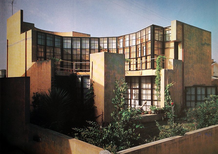 urbipedia's tweet photo. Casa Beires (1976) de Álvaro Siza https://t.co/kOyvgFO70Q #arquitectura #architecture https://t.co/dhQDIxlYzp