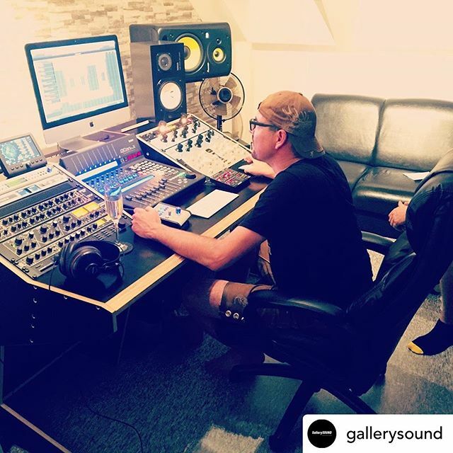 Sessiondesk (@sessiondesk) on Twitter photo Thank you <a href="/gallerysound/">GallerySound</a> for sharing this picture of your workstation, with a fully stacked Sessiondesk Oktav. 💪🏼🥇🏆 - - - - -
#sessiondesk #gallerysound #pilsen #czechrepublic #proaudio #studio #recording #recordingstudio #studiofurniture #studiodesk… ift.tt/30RZK9J Thank you <a href="/gallerysound/">GallerySound</a> for sharing this picture of your workstation, with a fully stacked Sessiondesk Oktav. 💪🏼🥇🏆 - - - - -
#sessiondesk #gallerysound #pilsen #czechrepublic #proaudio #studio #recording #recordingstudio #studiofurniture #studiodesk… ift.tt/30RZK9J