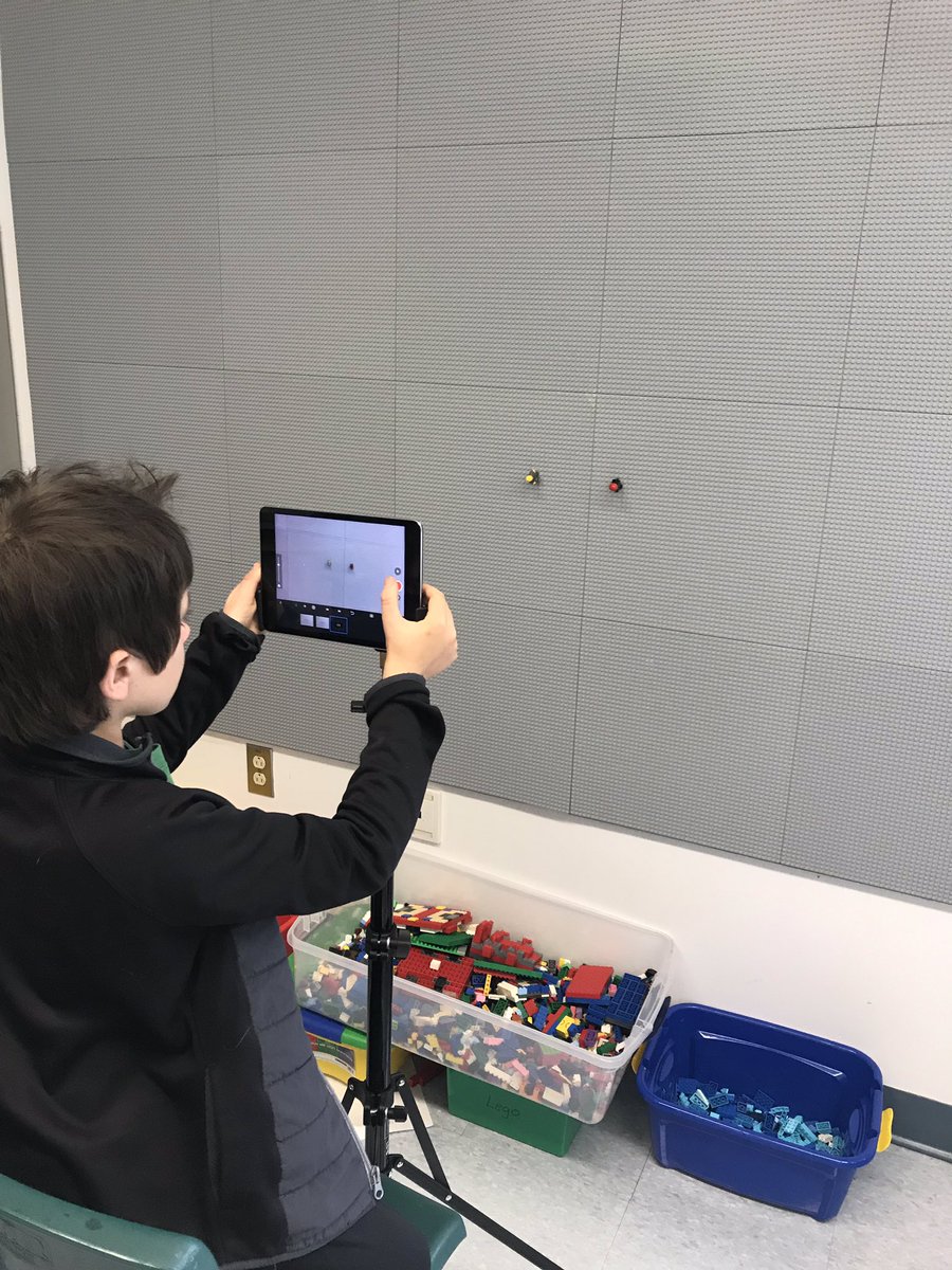 GabrielleLefe's tweet photo. Les élèves de 4e année travaillent fort à créer des vidéos image par image! #stopmotion #art  #laruche #MakerSpace @smbmerrickville https://t.co/JC1T9BB0Kg
