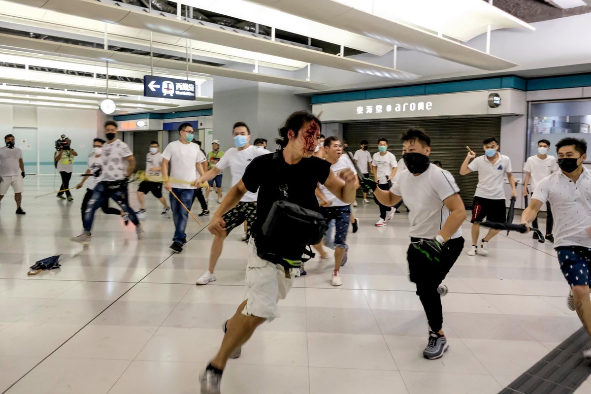 2/ featuring thugs who held metal rods and hit train passengers indiscriminately at a train station. These hired thugs, later confirmed as gangs connected to pro-Beijing lawmaker and the Chinese liaison office of Hong Kong. They were beating people under the watch of the police..