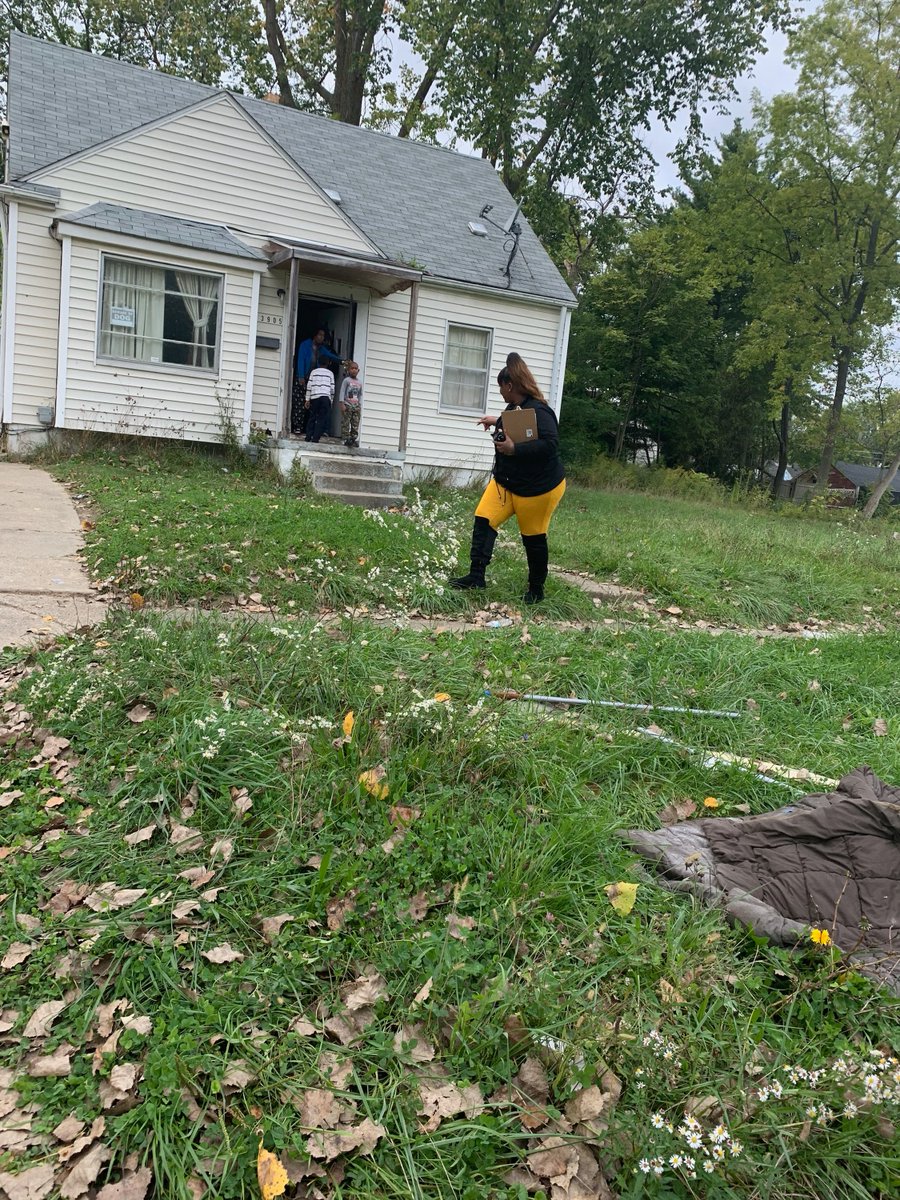 votingwhileblk's tweet photo. Our volunteers in #Flint joined us as we knocked on over 250 doors in support of #SheldonNeeley for Mayor. We have a little under a month to get out the vote. #RT if you support Black political power! Let's FINALLY end the #FlintWaterCrisis! #VotingWhileBlack https://t.co/Z82y3uvpsF