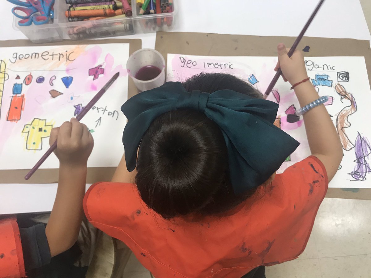 MrsCastaldiArt's tweet photo. Kindergarten artists exploring organic verse geometric shape. Love watching Ms. DeSouza’s amazing artists at work! #PCLowerSchool #PCFineArts #PCVisualArts #OneOfTheBestThings #PCGradeK @PineCrestSch @LCarafiello @sheree_desouza https://t.co/mPajOO2ikd