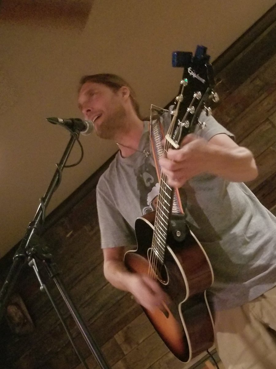 Boondocks Pub (@boondockssidney) on Twitter photo 