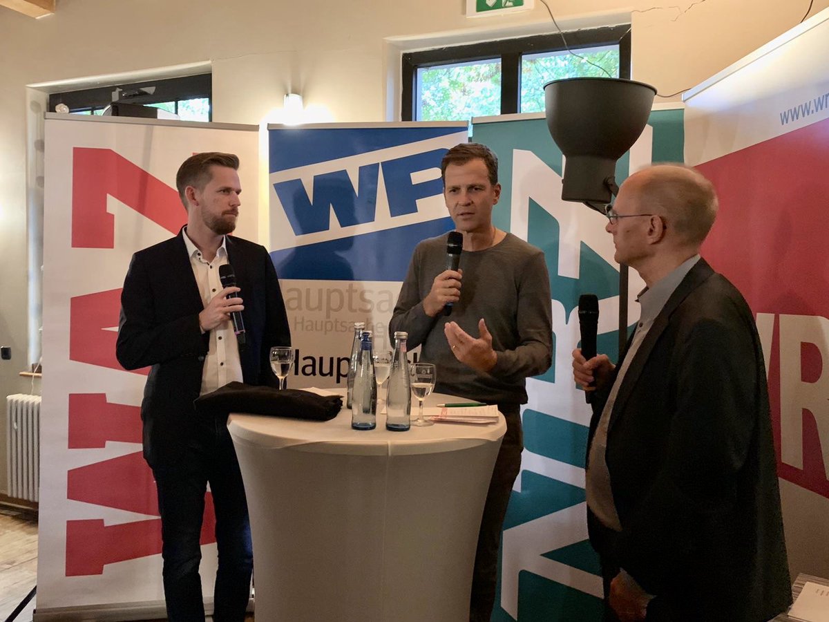 fussballinside's tweet photo. Fußball Inside hautnah vor Ort: DFB-Team-Direktor Oliver Bierhoff ist zu Gast in #Bottrop. 100 Leser von @FunkeSport dürfen Fragen stellen. Und ihr könnt alle Antworten und Hintergründe ab Dienstag in unserer Podcast-Sonderfolge hören. 🔥🎙 https://t.co/funbHWiF0y