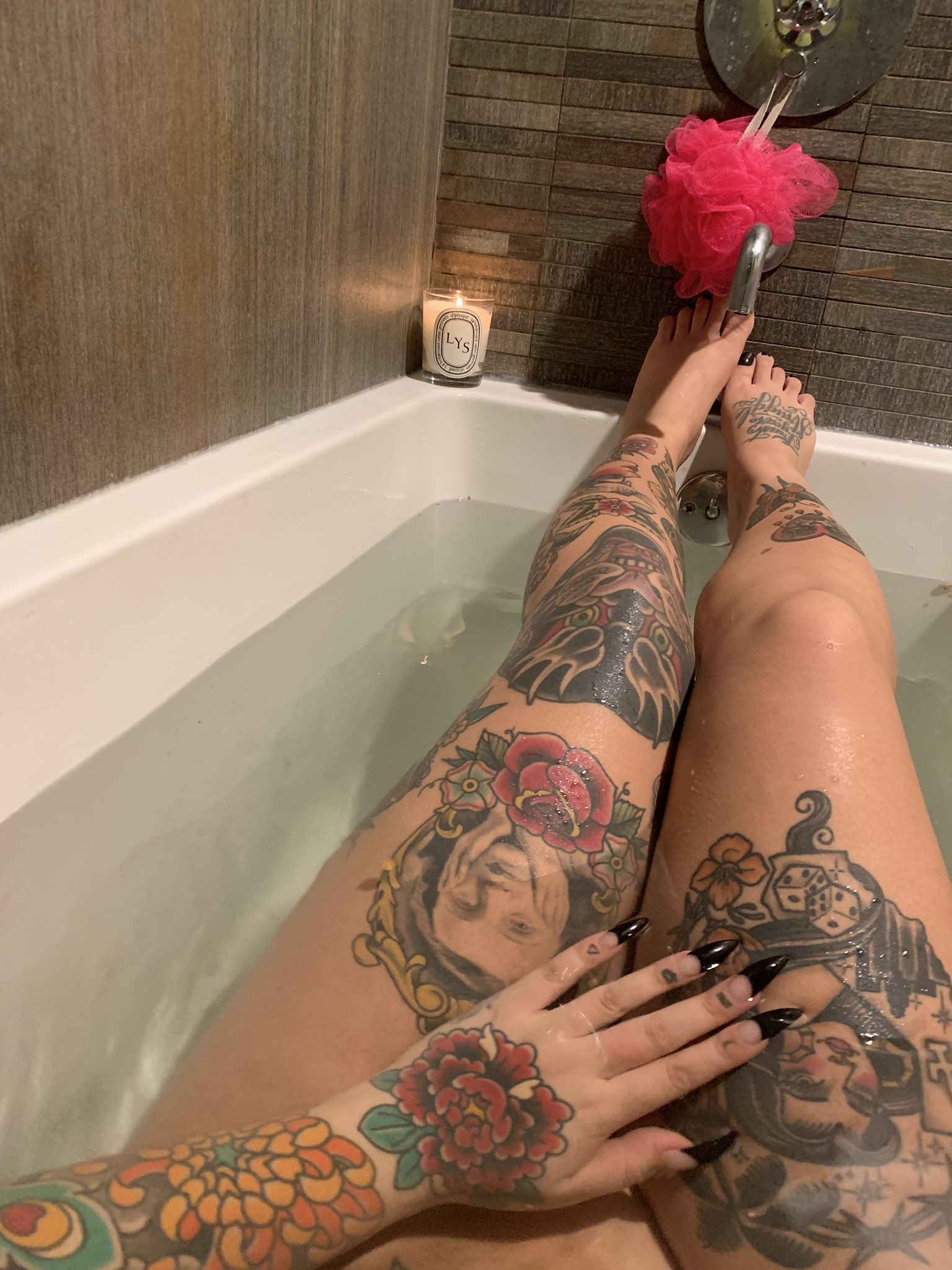 Connie Perignon 🌹 on X: Laying in the tub, listening to Fleetwood Mac and  crying. Is this aging? t.cosYA1hBJ5w8  X