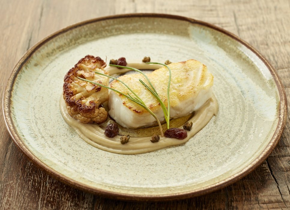 MichelinGuideUK's tweet photo. Proud Welshman @HGChef1 has a passion for supporting local farmers and fishermen at his wonderful spot on the beach
A #MICHELINSTAR20 for cooking that’s rooted in the classics @BeacHouseOxwich #Wales
#MICHELINguideGBI https://t.co/JsS3AV0gu7
