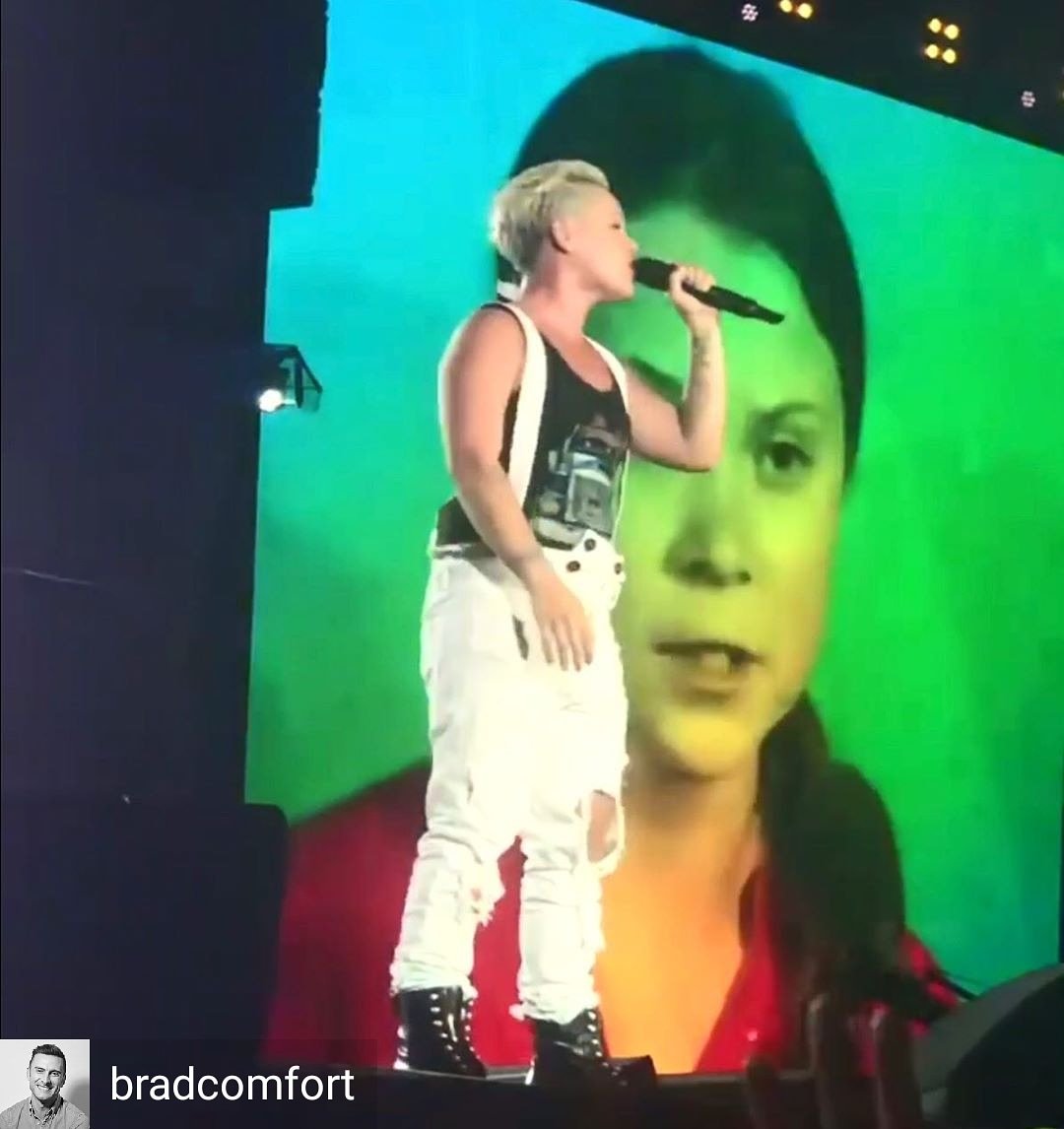 PinkEuropeans's tweet photo. #Repost @bradcomfort - WE ARE THE CHAMPIONS! @pink &amp; @gretathunberg // film by me. #wearethechampions #queen #pink #gretathunberg https://t.co/Y9AJklndgN