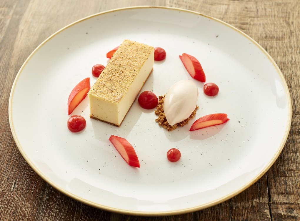 MichelinGuideUK's tweet photo. Proud Welshman @HGChef1 has a passion for supporting local farmers and fishermen at his wonderful spot on the beach
A #MICHELINSTAR20 for cooking that’s rooted in the classics @BeacHouseOxwich #Wales
#MICHELINguideGBI https://t.co/JsS3AV0gu7