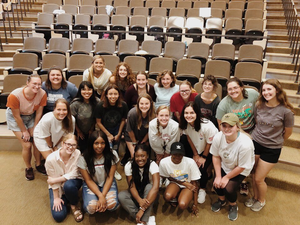 UAVAC's tweet image. We had so much fun meeting all of our project leaders for Make A Difference Day! Sign up for MADD on Givepulse. Want to serve the NWA community for more than one day? Come to Find Your Impact tomorrow 4 to 5 p.m. @UofAHealth room 1116.