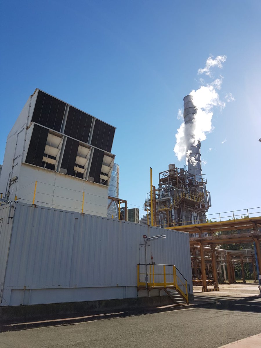 El SGIyP, Raül Blanco, acompañado por el DGIyP, Galo Gutiérrez, han visitado en Miranda de Ebro la empresa Montefibre Hispania, dedicada a fabricar fibra de carbono y beneficiaria del programa #Reindus.