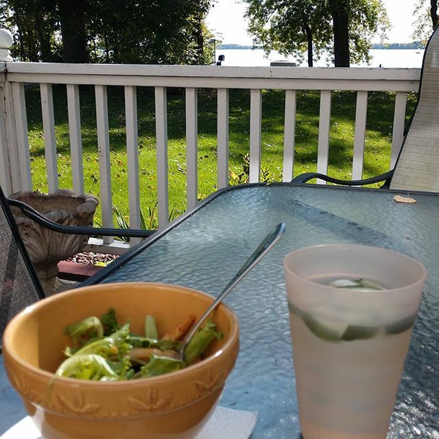 RebeccaSelleck's tweet photo. Lunch break outside. Making the most of a beautiful fall MN day ππβοΈ
#minnesotagirl #mn #minnesota #minnesotafall #getoutside #thesedaysarenumbered #snowsoon https://t.co/wLeh7iCXRx https://t.co/We1aXoQZM5