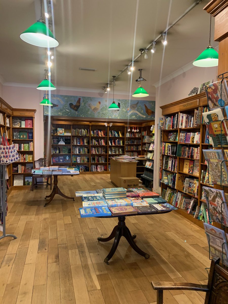 I love the cosy atmosphere of this bookstore!

#Time_To_Read 
#The_School_Of_Life