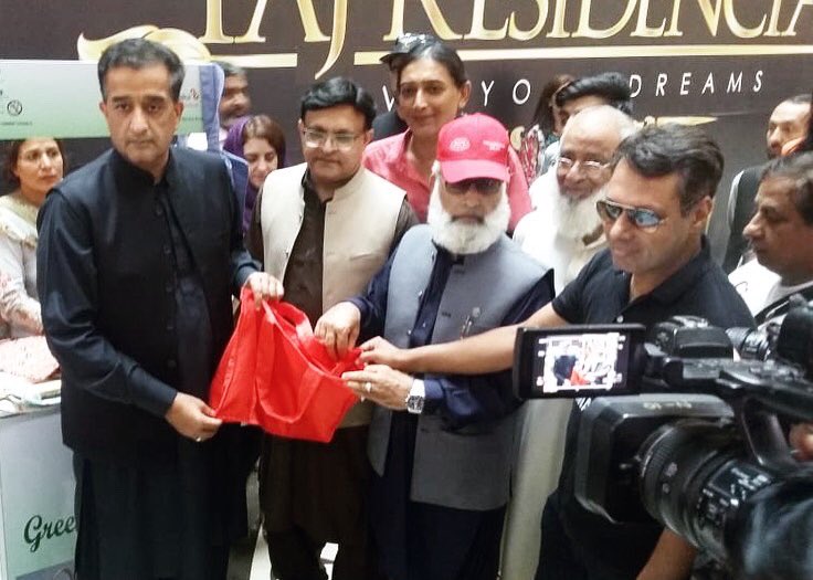 AHKRCofficial's tweet photo. #AHKRC is proud to have participated in a recent exhibition of #reusable, #environmentfriendly bags conducted by the Ministry of #ClimateChange.
The bags are hand-stitched by our Stitching Unit students in support of a #plastic and #pollutionfree future https://t.co/r2FMAPZTkk