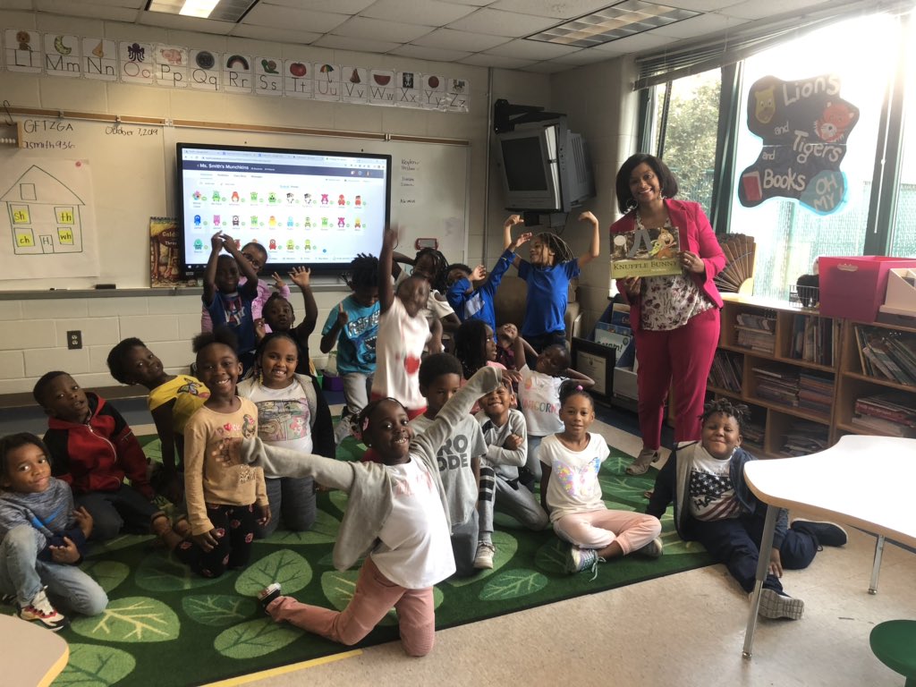 When more than enough volunteers show up for  #gaprekweek @HopeHillElem and you’re invited to read to a 1st grade class. #warmandwelcoming #itstakesavillage #Commit2Hope @SydneyAhearn @CarstarphenMJ @hopehillfound