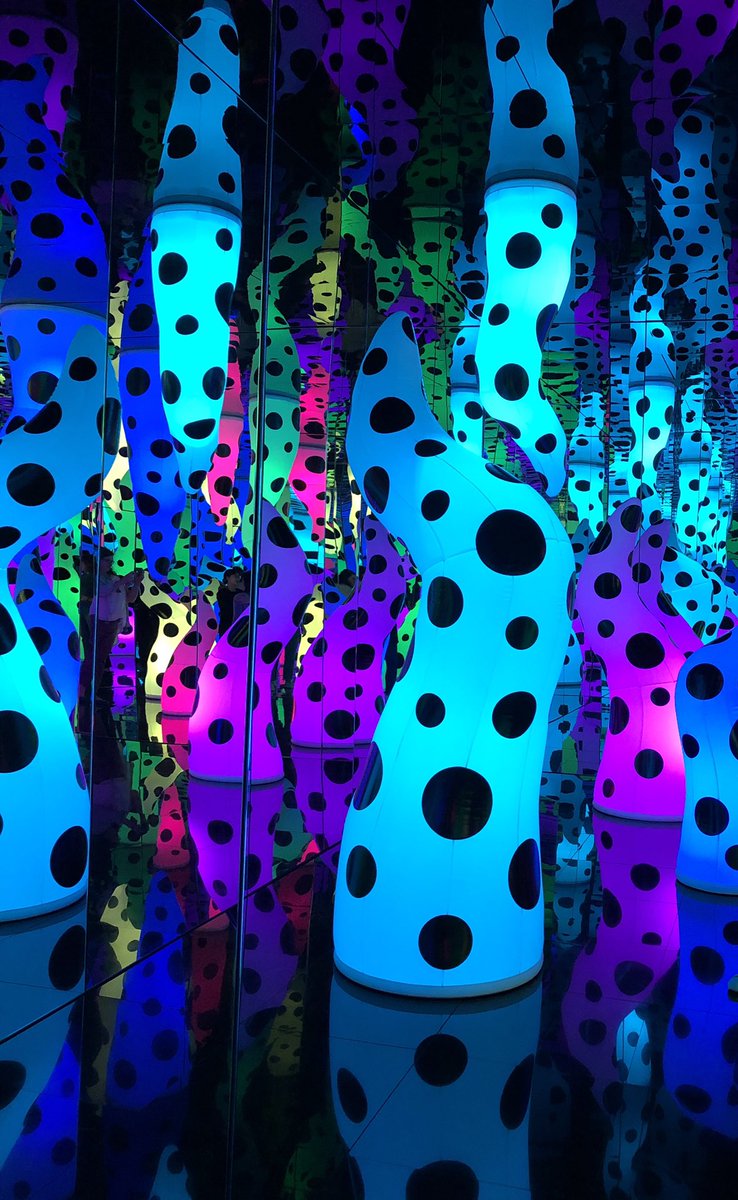 moyluvscookies's tweet photo. The 2 minute immersion in Yayoi Kusama’s “Love Is Calling” is a joyful one✨ #yayoikusama #infinitymirrorroom #art https://t.co/WEDiprWp5p