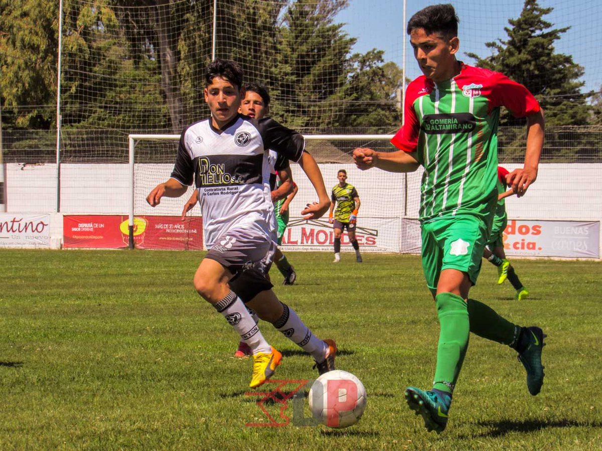 DePartidased's tweet photo. El @evertonmoldes recibió a la @JuventudUnidaRC en «El Bonito del Sur». Se enfrentaron el sábado por la quinta fecha de la Copa de Plata en la Zona B ⚽️

https://t.co/QRFYtNSJWc

#DePartida #Deportes #Futbol #Infanto #Juvenil #Everton #JuventudUnida #Sabado #VamosLosPibes https://t.co/HVFD3a0V8k