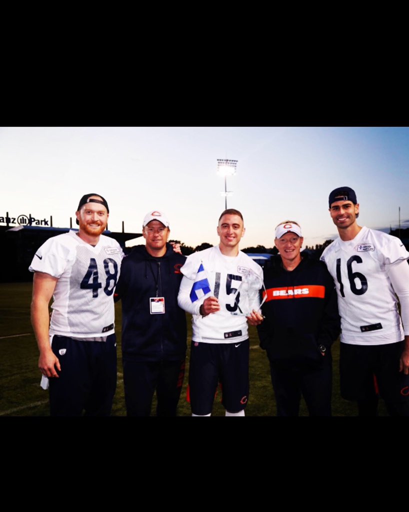 Eddy Piñeiro (@EddyPineiro) on Twitter photo 2019-10-07 17:31:35 Blessed and humbled to receive this award in London as the first player from Nicaragua to play in the NFL this means a lot to me and my family thank you @ChicagoBears and my teammates for making this happen! #BearDown 🐻 Blessed and humbled to receive this award in London as the first player from Nicaragua to play in the NFL this means a lot to me and my family thank you @ChicagoBears and my teammates for making this happen! #BearDown 🐻